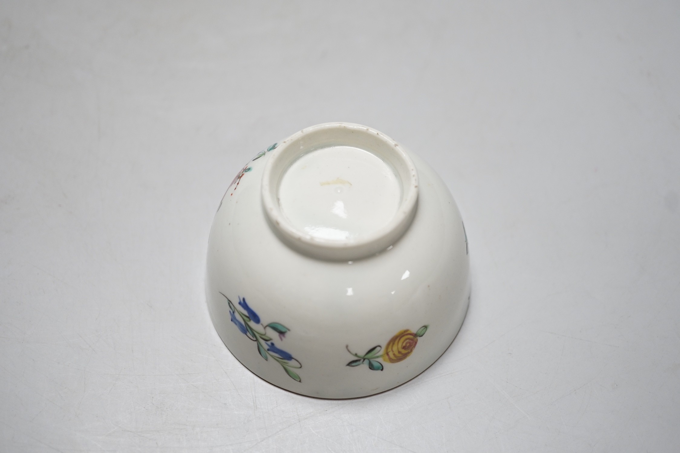 Eight 18th century Caughley teabowl and saucer with Back to Back Roses. 6cm overall